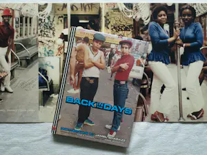 Jamel Shabazz - Gesigneerde foto (4 foto’s op 1 blad) + gesigneerd fotoboek “Back in The Days” kopen? Bied vanaf 250!