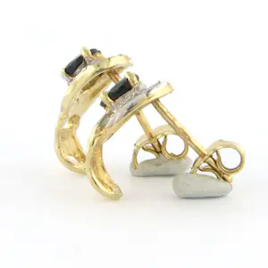 14k bicolour  gouden oorknoppen met saffier en single cut geslepen diamant kopen? Bied vanaf 125!