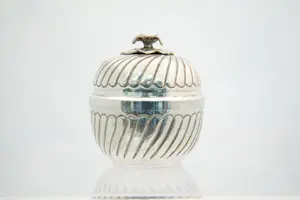 35- Antieke 19e eeuwse 2e gehalte Zilveren suikerpot - met waterlelie handvat kopen? Bied vanaf 230!