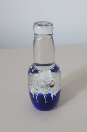 Niet of onleesbaar gesigneerd - Kegelvormige glazen presse papier kopen? Bied vanaf 1!