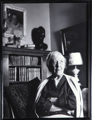 Paul Huf - Lot van twee foto's, Portretten van Magda Janssens en Jacqueline Sandberg kopen? Bied vanaf 1!