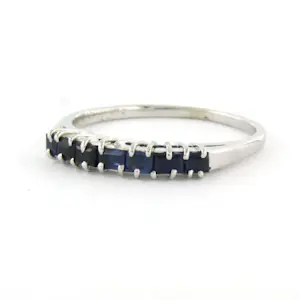18k wit gouden ring bezet met saffier totaal circa 0.50ct - ringmaat 16.5(52) kopen? Bied vanaf 285!