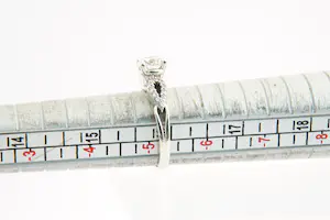 111- Sierlijke 14 krt witgouden dames entourage ring met Zirkoon - klein model kopen? Bied vanaf 80!