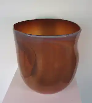 Buy Bernard Heesen - Glasobject, Zeer grote oranje vaas? Bid from 200!