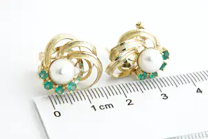 21 -  Magnifiek paar 18 Krt gouden vintage "fifties" oorsieraden met parel kopen? Bied vanaf 230!