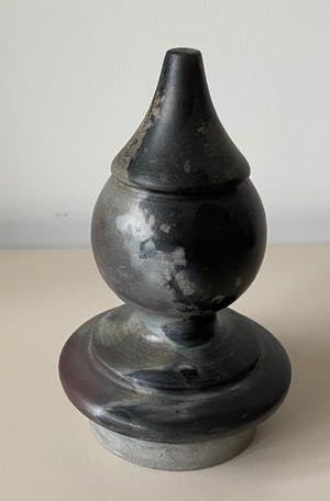 Niet of onleesbaar gesigneerd - Museale Studio Keramische Raku en paardenhaar deksel of urnvaas kopen? Bied vanaf 1!