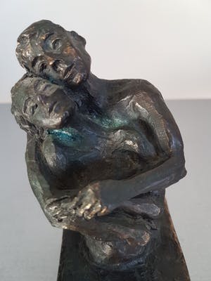 Astrid Veldhuyzen-Koppen - Beeld / Sculptuur " Omarming " kopen? Bied vanaf 60!