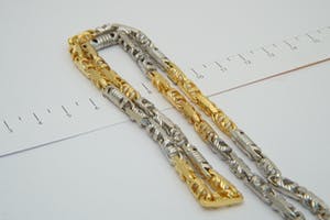 1229 - Stevig Italiaans 18 karaats BI-color met "Monte  Carlo" schakel - gekeurd kopen? Bied vanaf 1570!