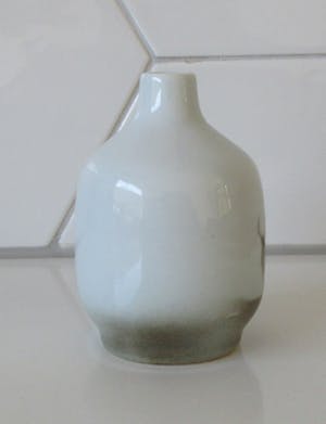 Niet of onleesbaar gesigneerd - Highbank Porseleinen Bibelotte vaasjes met afbeelding Schots winterlandschap kopen? Bied vanaf 1!