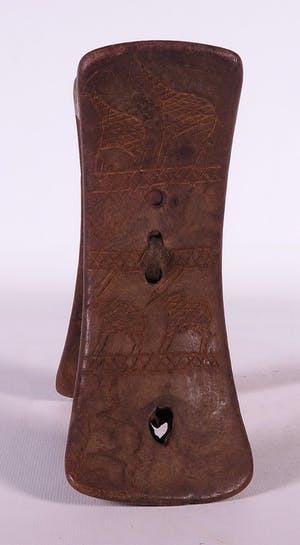 Samburu - Hoofdsteun en tevens kruk van hout kopen? Bied vanaf 20!