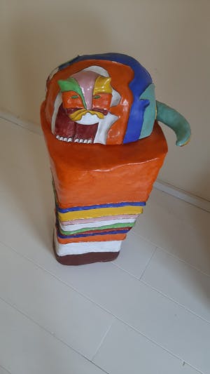 Maggi Giles - Kat op sokkel kopen? Bied vanaf 850!