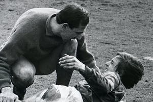 Pim Westerweel - 'Piëta' - Johan Cruyff en Eddy Pieters Graafland 1969 Ajax-Fyenoord kopen? Bied vanaf 109!