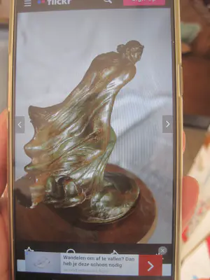 Leonildo Giannoni Chapelier - Jeune femme dans le vent. kopen? Bied vanaf 50!