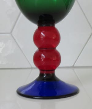 Niet of onleesbaar gesigneerd - Sixties gekleurde champagne flutes kopen? Bied vanaf 10!