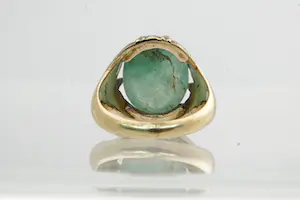 71- Vintage14Krt gouden ring met ovalen cabuchon geslepen groene steen kopen? Bied vanaf 270!