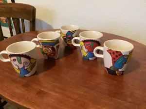 N.V. Porselein- en Tegelfabriek Mosa - Clemens Briels 5 x kleine mokken en 2 x grote mokken v Nikolai Carels kopen? Bied vanaf 20!