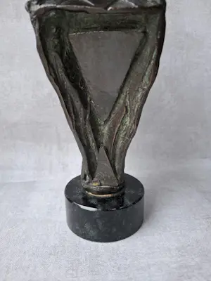 Eric Claus - Bronzen Uil kopen? Bied vanaf 895!