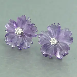 18k gouden oorknoppen met bloem vorm geslepen amethist en diamant kopen? Bied vanaf 185!