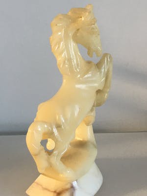 Niet of onleesbaar gesigneerd - Italian alabaster. Horse Sculpture kopen? Bied vanaf 1!