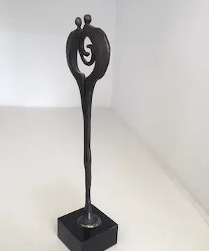 Corry Ammerlaan - Sculptuur “ Aandacht voor elkaar “. Gesigneerd kopen? Bied vanaf 1!