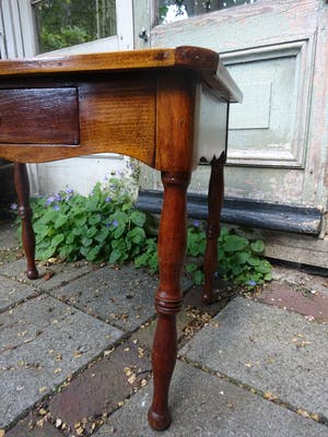 Curiosa - Uniek mahonie fineer - massief eiken kinderschrijftafeltje met inlegblad kopen? Bied vanaf 50!