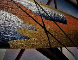 Niet of onleesbaar gesigneerd - Bijzonder geometrisch abstract schilderij met olieverf en zilverfolie. kopen? Bied vanaf 1!