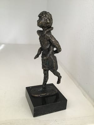 Astrid Veldhuyzen-Koppen - Sculptuur “ ZUSJES “. Gesigneerd kopen? Bied vanaf 60!