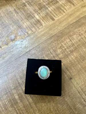 Vintage ring met Australische opaal kopen? Bied vanaf 995!