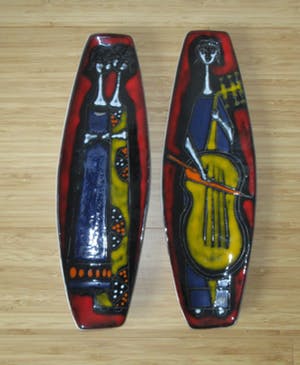 Niet of onleesbaar gesigneerd - Twee sixties Italiaanse San Marino faience muurhangers kopen? Bied vanaf 1!