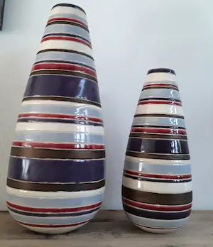 Niet of onleesbaar gesigneerd - Twee unieke vintage design vazen (handwerk). kopen? Bied vanaf 1!