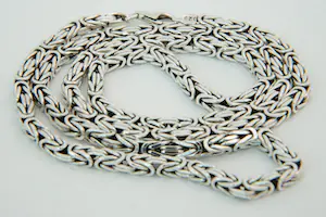 60 - Lang (65cm) & massief 1e gehalte (925/1000) zilveren "konings" ketting kopen? Bied vanaf 90!