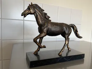 Niet of onleesbaar gesigneerd - paardje in galop kopen? Bied vanaf 1!