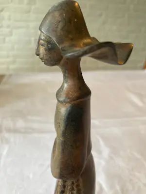 Brons (Onbekend) - Bronzen beeldje van een non, modernistisch abstract kopen? Bied vanaf 50!