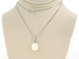 14k witgouden collier en hanger met parel en briljant geslepen diamant 0,10ct kopen? Bied vanaf 360!