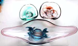 Max Verboeket - 2 "Slinger" asbakken ontwerp voor Maastricht Holland + grote schaal verkocht voor € 1!