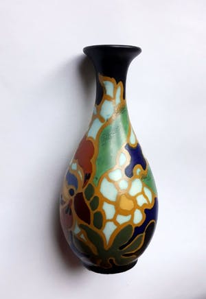 Kunstaardewerkfabriek Regina - Vaasje in mat decor Orchis kopen? Bied vanaf 30!