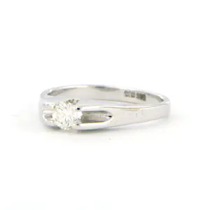 14k witgouden solitair ring bezet met briljant geslepen diamant tot. 0.18ct kopen? Bied vanaf 250!