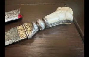 Niet of onleesbaar gesigneerd - Prachtige Ottomaanse dolk met beenderen handvat Damascus kopen? Bied vanaf 1!