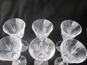 Niet of onleesbaar gesigneerd - 6 grote kristallen glazen kopen? Bied vanaf 1!