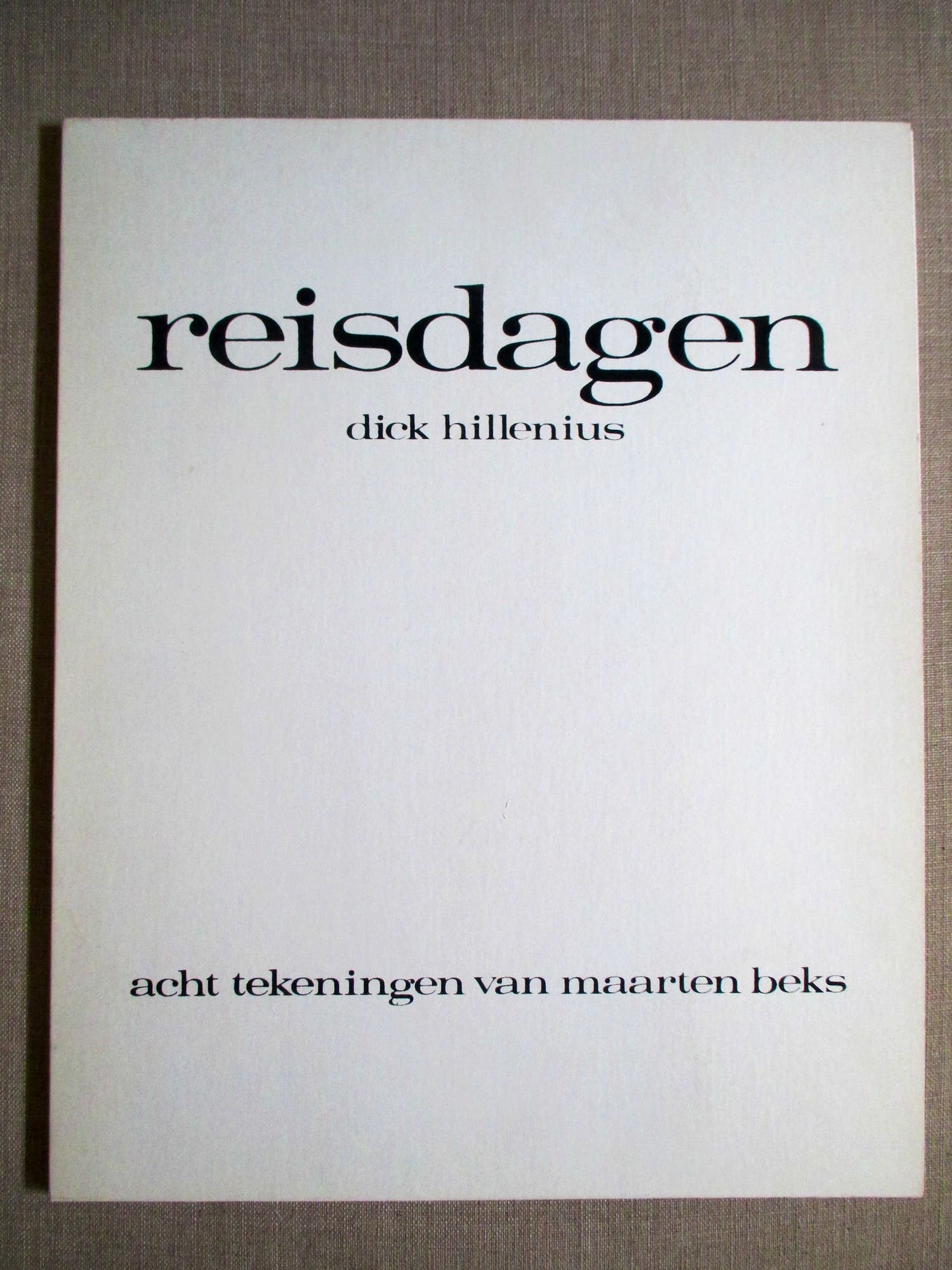Maarten Beks - Map met tien zeefdrukken op "Reisdagen" van Dick Hillenius verkocht voor € 50!