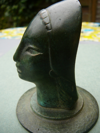 Niet of onleesbaar gesigneerd - Art-deco relief beeldje Pal-Bell  kopen? Bied vanaf 1!