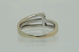 46- Elegant 18Krt gouden ring met 2 briljant geslepen diamanten (0.10ct) kopen? Bied vanaf 270!