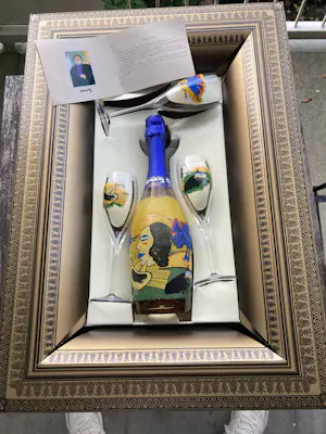 Corneille - Fles Vino Brut Grand Cuveé & 3 glazen kaufen? Bieten Sie von 125!