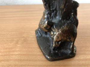 Brons (Onbekend) - Zwaar massief bronzen beeld van man met hond - kat en konijn. kopen? Bied vanaf 45!