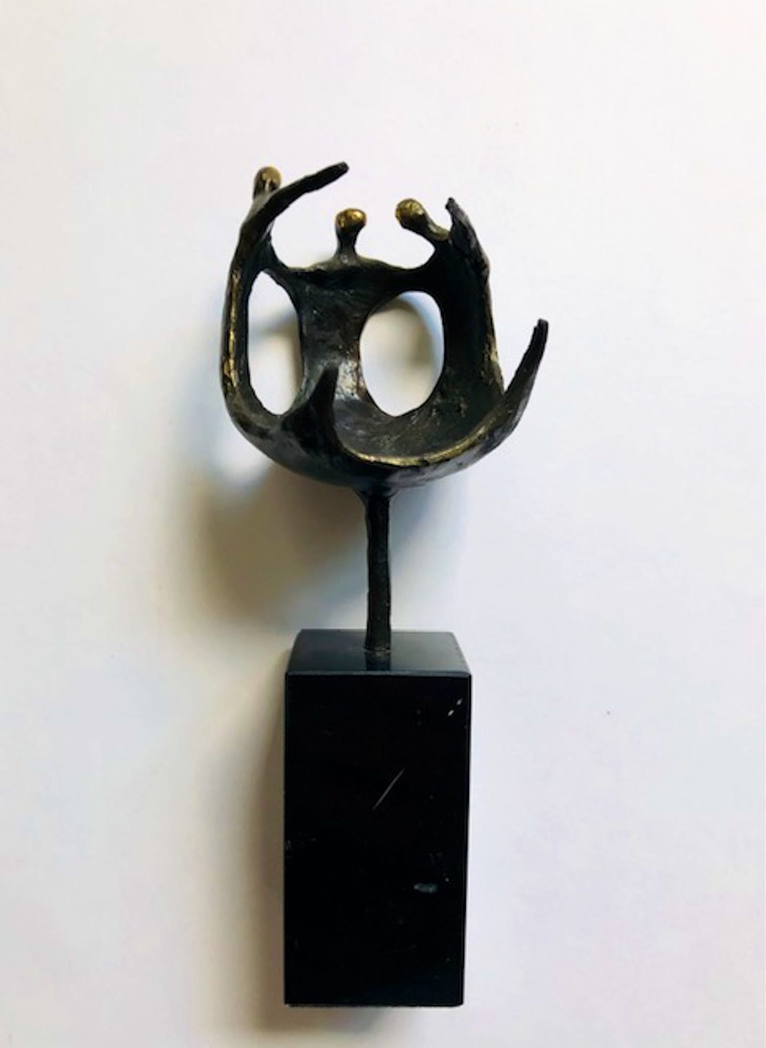 Corry Ammerlaan - Hand in Hand - Beeld kopen? Bied vanaf 1!