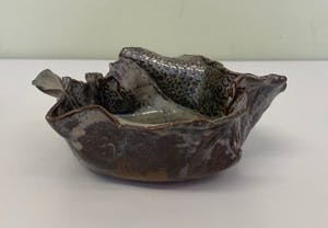 Niet of onleesbaar gesigneerd - Vrijgevormd gevouwen keramisch object kopen? Bied vanaf 1!