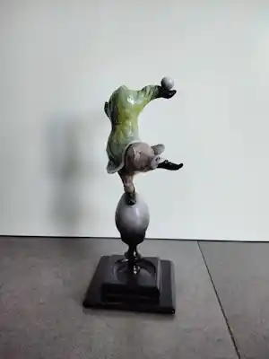 Eugene Peters - Balancerend varken verkauft für € 210!