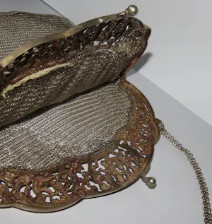Antiek zilveren beugeltas, geborduurd tasje zilver beugel, antieke beursbeugel kopen? Bied vanaf 100!