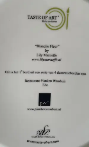 Lily Marneffe - Twee kunstporseleinen borden "Mondiali & Blanche Fleur" kopen? Bied vanaf 50!