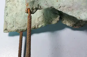 Kiny Copinga - Groot en zwaar bronzen reliëf-beeld in twee delen voor in de tuin, Familie kopen? Bied vanaf 1000!